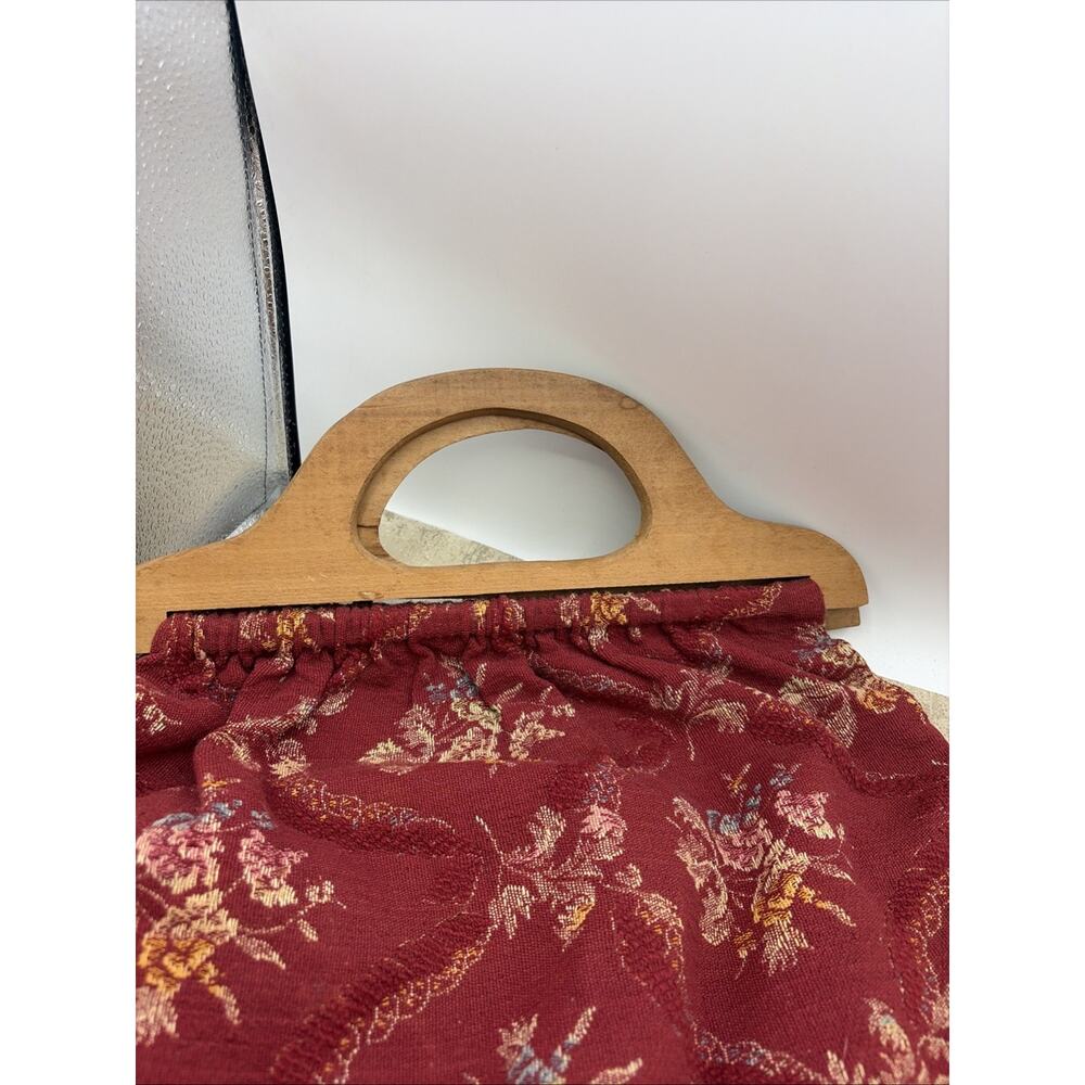 Vtg 1940’s Handbag/Sewing Bag Red Tapestry Fabric With Wood Handles - Picture 2 of 9
